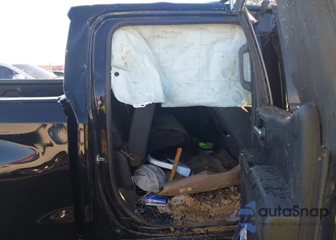 2025 Chevrolet Silverado 1500 4Wd Short Bed Custom z USA, uszkodzony, nr VIN 1GCPKBEK6SZ174006